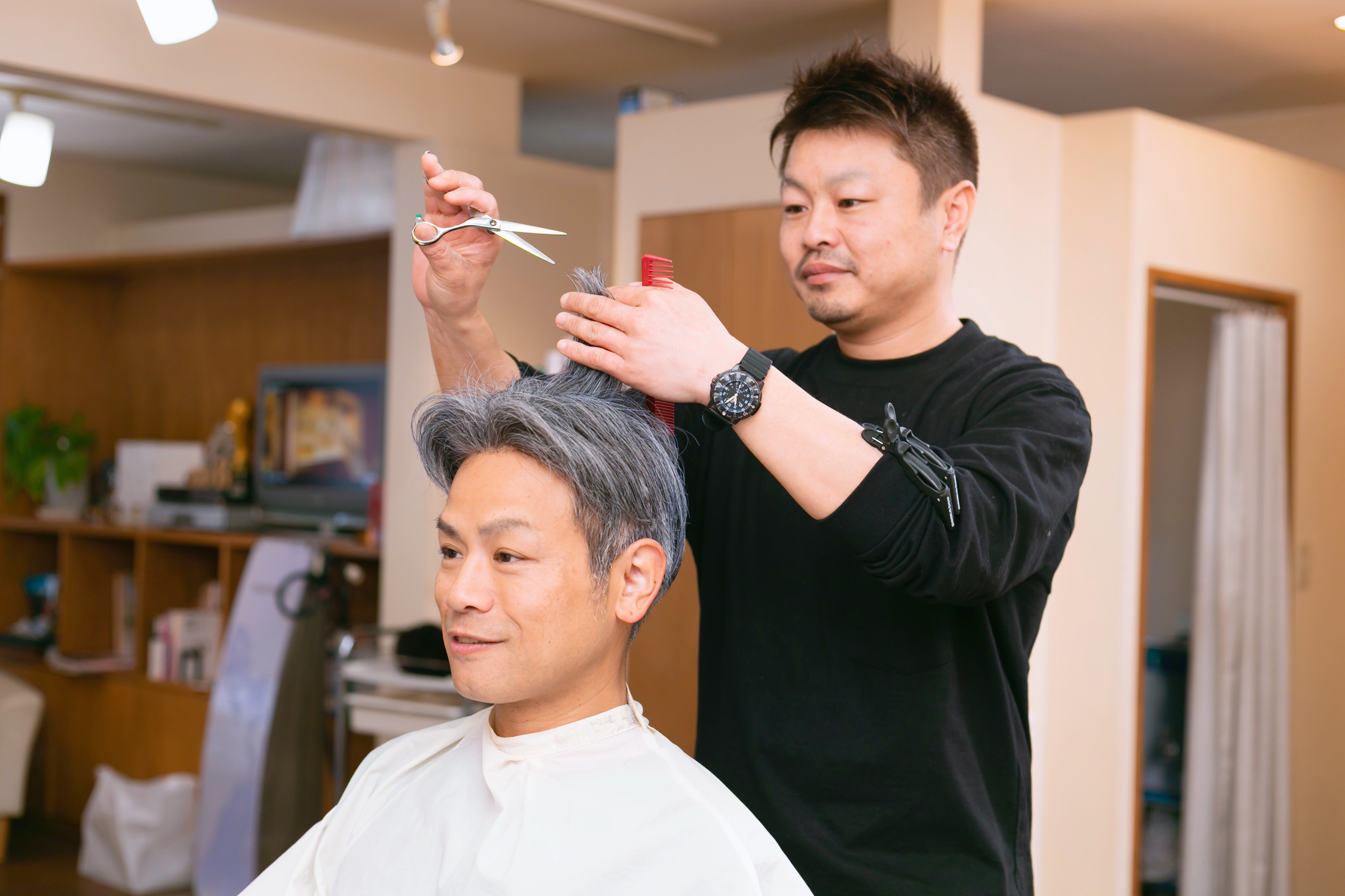 一人のヘアスタイリストが担当