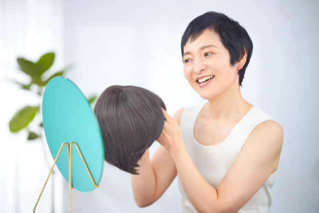 女性用かつら付け方