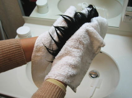 カツラ洗髪後タオルドライ